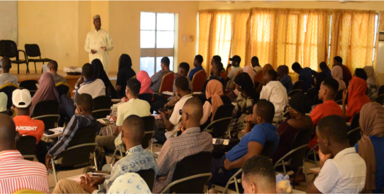 Conférence à l’École Supérieure du Commerce et d’Administration des Entreprises du Niger : un cadre d’échanges et d’inspiration pour les futurs professionnels